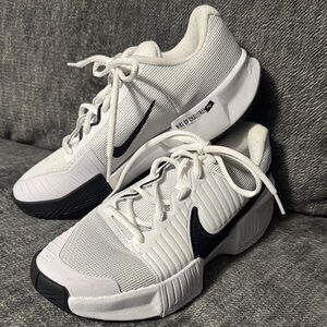 NWOT Women’s Nike Air Zoom GP Challenge Pro Athletic Tennis Sneakers Sz 9